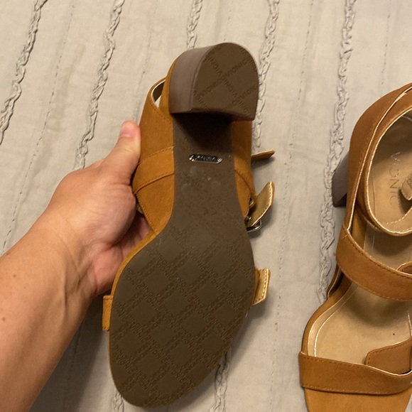 New without box Vionic sandals - Picture 4 of 4
